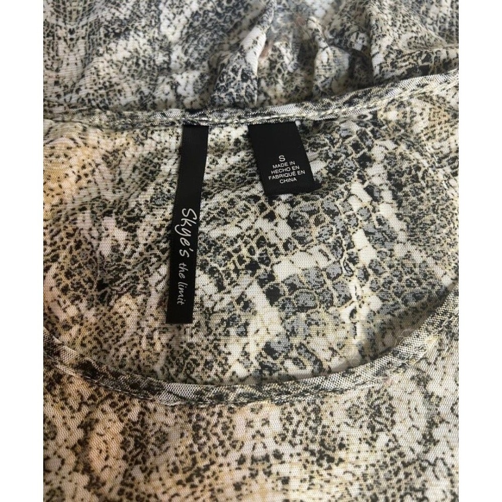 Skye's the Limit Ruffled Patterned Blouse - Picture 6 of 6